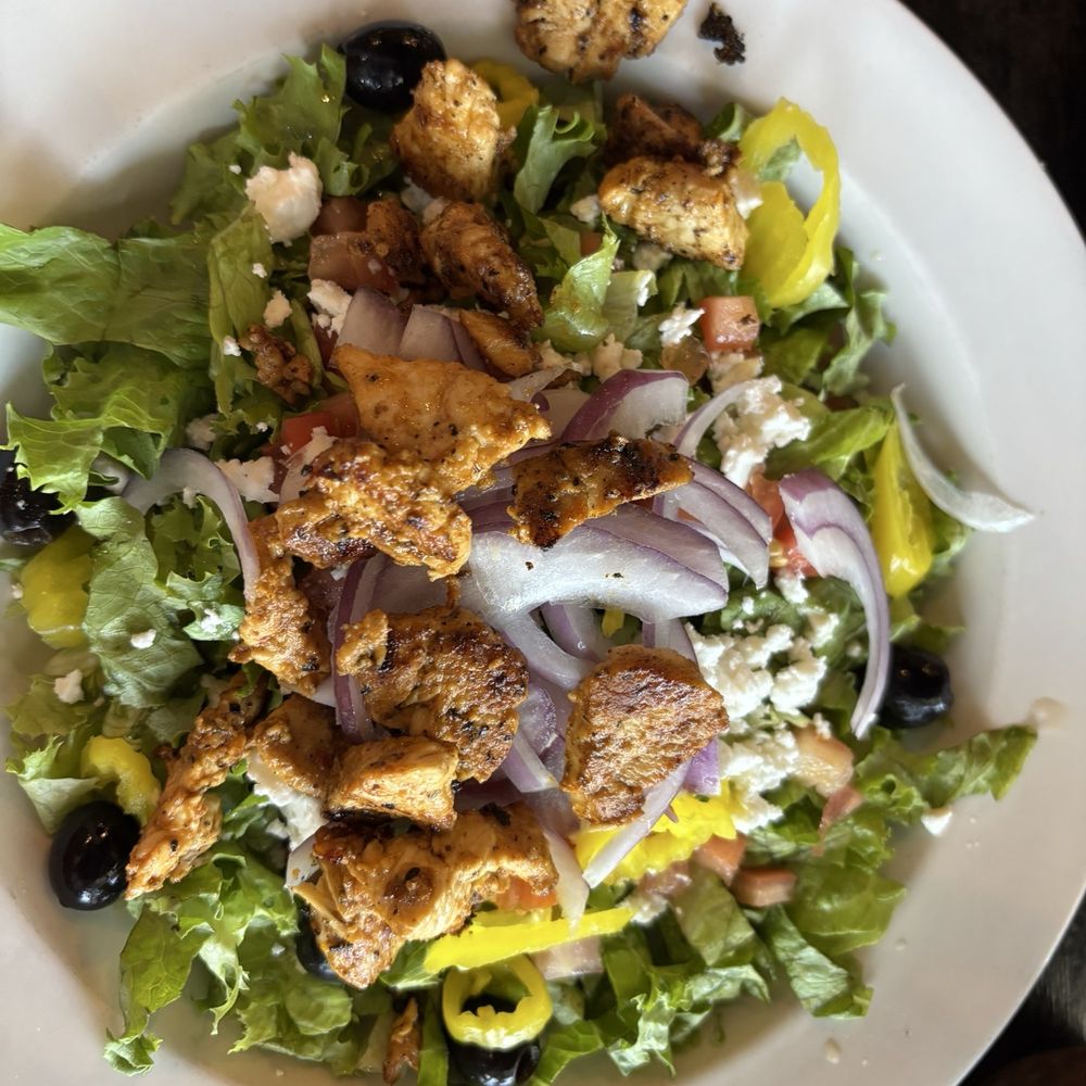 Wakefield Tavern - Chicken Greek salad - American Near Me - Raleigh, North Carolina Wakefield Tavern - Chicken Greek salad - American Near Me - Raleigh, North Carolina