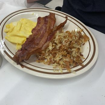 Starkville Cafe - Hash brown, bacon, eggs - Breakfast & Brunch Near Me - Starkville, Mississippi Starkville Cafe - Hash brown, bacon, eggs - Breakfast & Brunch Near Me - Starkville, Mississippi