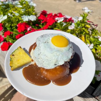 Barefoot Beach Cafe - Royal Loco Moco (@joeynht) - Breakfast & Brunch Near Me - Honolulu, Hawaii