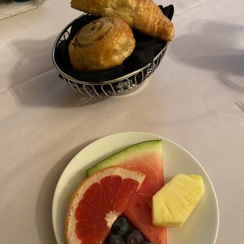 Circa 1886 Restaurant - Fresh fruit - New American Near Me - Charleston, South Carolina Circa 1886 Restaurant - Fresh fruit - New American Near Me - Charleston, South Carolina