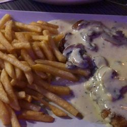 Barcode - Schnitzel in champignon creme sauce mit pommes  (Schnitzel in a mushroom cream sauce with fries and includes a salad for around 10€.)
