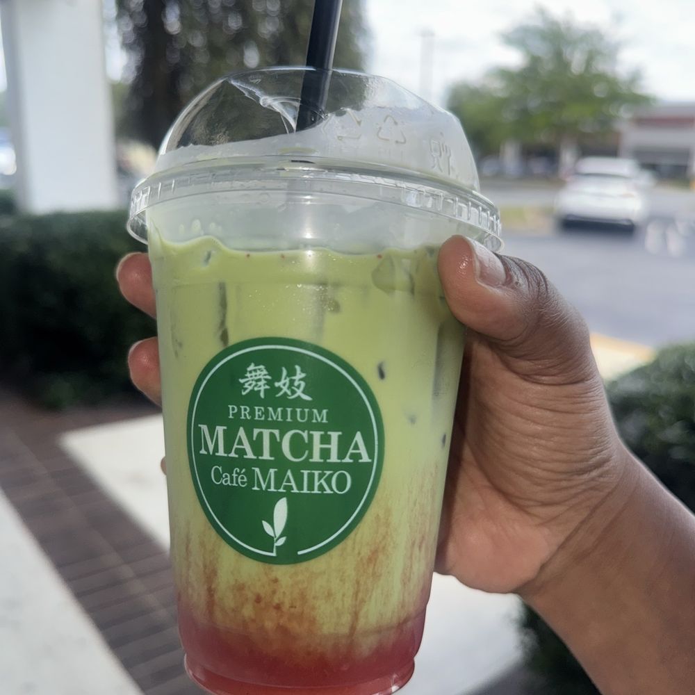 Strawberry Maiko Special (Matcha) Strawberry Maiko Special (Matcha)