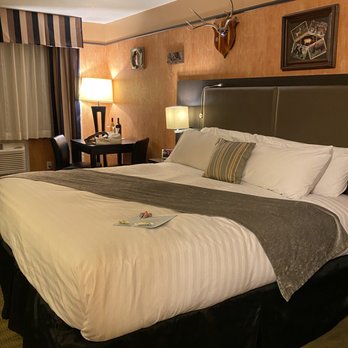 Prospector Hotel & Gambling Hall - Fluffy crisp CLEAN bed! - Hotels Near Me - Ely, Nevada
