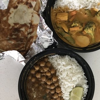 Vittle Vibes - Naan, coconut curry and chana masala. - Food Trucks Near Me - Leander, Texas