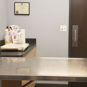 North Hoffman Veterinary Clinic - Exam Room - Veterinarians Near Me - Hoffman Estates, Illinois North Hoffman Veterinary Clinic - Exam Room - Veterinarians Near Me - Hoffman Estates, Illinois