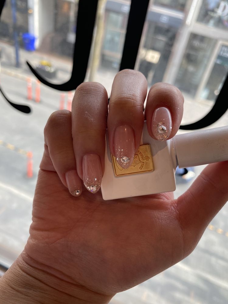 BEAUTY ET AL Updated August 2024 86 Yorkville Avenue, Toronto