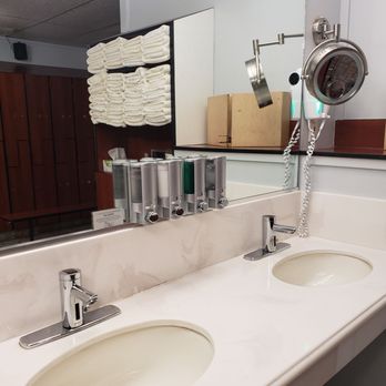 Castle Hill Fitness - Sink area - Gyms Near Me - Austin, Texas
