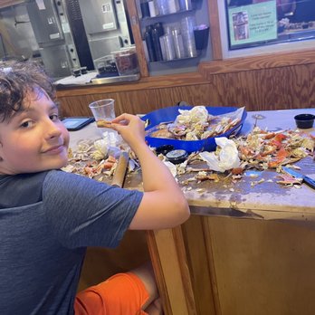 I Got Your Crabs - He is a pro now! - Seafood Near Me - Kitty Hawk, North Carolina