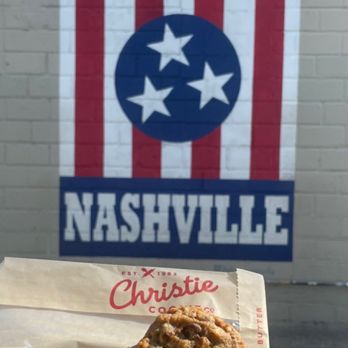 Dabble Studio - Christie Cookies - Paint & Sip Near Me - Nashville, Tennessee Dabble Studio - Christie Cookies - Paint & Sip Near Me - Nashville, Tennessee