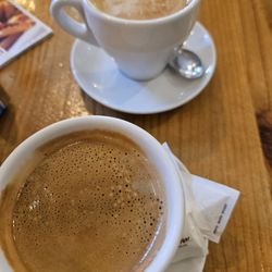 Breik - Cafe con leche and americano