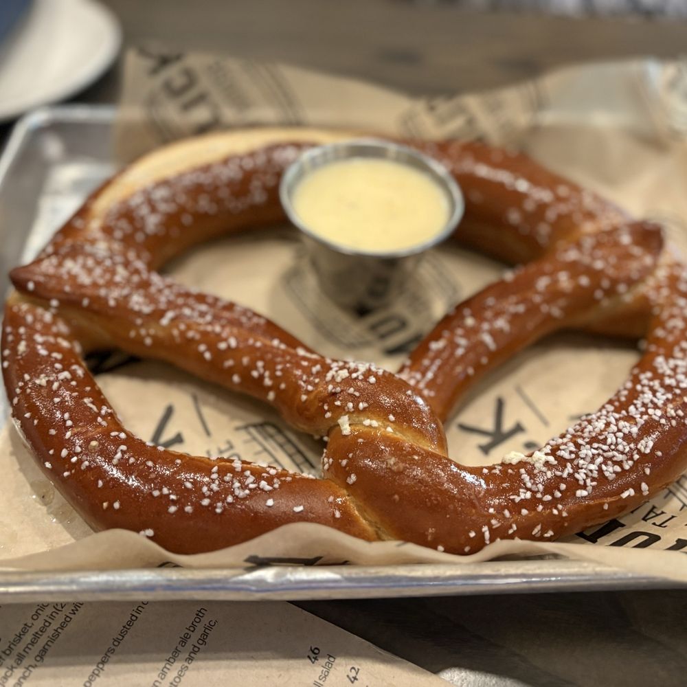 Bavarian pretzel and bier cheese