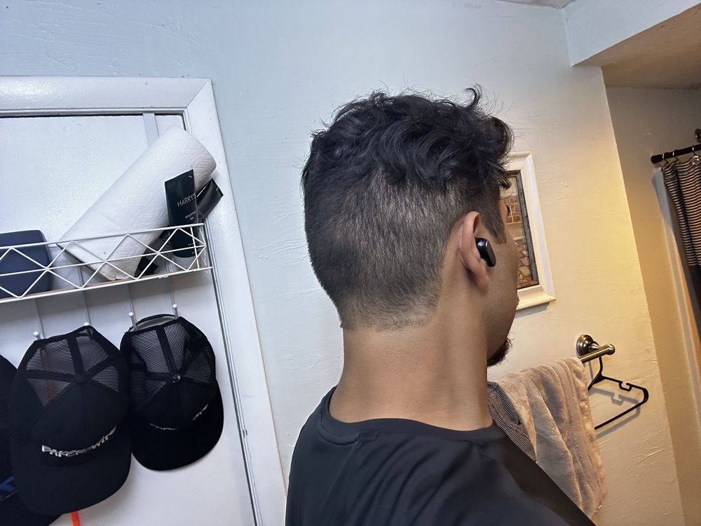 Ram's Barber Shop Logo