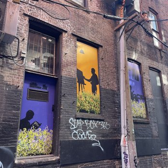 Gastown - Wall art in the most clean alley I've ever seen - Landmarks & Historical Buildings Near Me - Vancouver, British Columbia