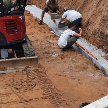 Eagleizer Outdoor Living - Setting Retaining wall base blocks - Landscaping Near Me - South Bend, Indiana Eagleizer Outdoor Living - Setting Retaining wall base blocks - Landscaping Near Me - South Bend, Indiana