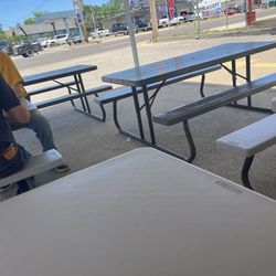 Park Street Burger's - Tables
