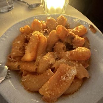 Funke - Rigatoni pomodoro - Italian Near Me - Beverly Hills, California Funke - Rigatoni pomodoro - Italian Near Me - Beverly Hills, California