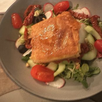 L'Ange 20 - Crispy warm goat cheese salad - French Near Me - Paris, 75