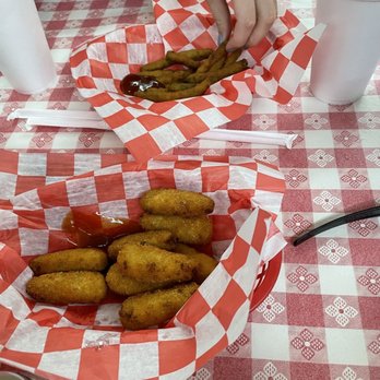 Delauders BBQ - Fried green beans & jalapeño poppers - Barbeque Near Me - Sevierville, Tennessee Delauders BBQ - Fried green beans & jalapeño poppers - Barbeque Near Me - Sevierville, Tennessee