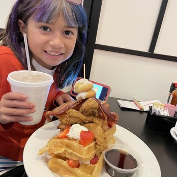 Maple Leaf Diner - Chicken, Bacon and Waffles - American Near Me - Dallas, Texas