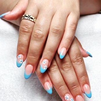 Sun Nail Spa - Daisy nails design - Nail Salons Near Me - Washington, DC, District of Columbia