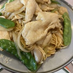 Kam Wong's Chow Mein - Chicken lo mein. Veggies were really good.