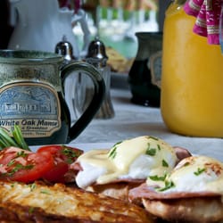 White Oak Manor Bed and Breakfast - Fresh hot breakfast daily.