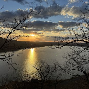 Breakneck Ridge - View from hiking trail, Breakneck Ridge - Hiking Near Me - Cold Spring, New York