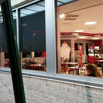 Steak ’n Shake - This place was too busy for me to get seated and a drink order in 10 minutes - Burgers Near Me - Mentor, Ohio