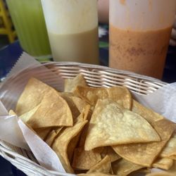 Tacos Basilio - Chips & Salsa