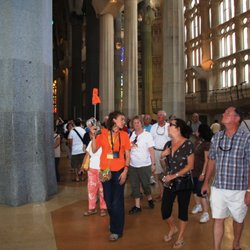 Barcelona Guide Bureau - Discovering the Sagrada Familia with tour guide Aida