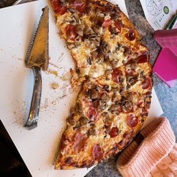 Joe 's Deluxe Pizza