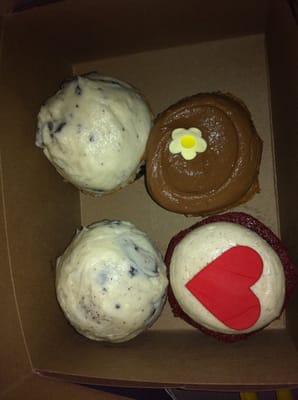Buttercream Cupcakes & Coffee by null
