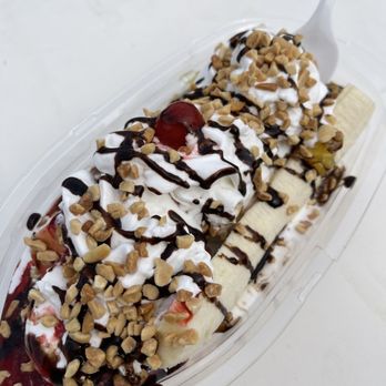 Bee Queen Dairy & Ice Cream - Banana split (boat) about $8 (I think) very good!! - Ice Cream & Frozen Yogurt Near Me - Eastpointe, Michigan Bee Queen Dairy & Ice Cream - Banana split (boat) about $8 (I think) very good!! - Ice Cream & Frozen Yogurt Near Me - Eastpointe, Michigan