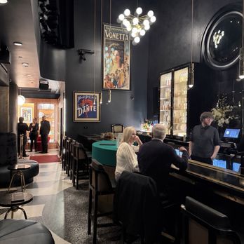 Chicago Magic Lounge - Inside - Magicians Near Me - Chicago, Illinois