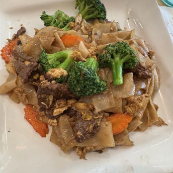 Basil & Co - Pad See Ew - Thai Near Me - Diamond Bar, California Basil & Co - Pad See Ew - Thai Near Me - Diamond Bar, California
