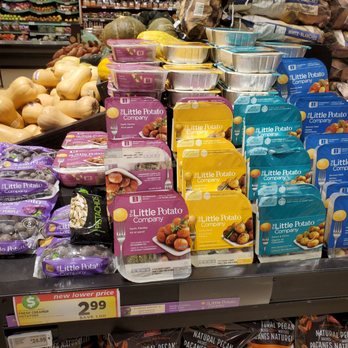 Metro - a variety of food items on display in a grocery store - Grocery Near Me - North York, Ontario Metro - a variety of food items on display in a grocery store - Grocery Near Me - North York, Ontario