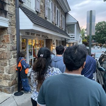 The Bent Spoon - Waiting in line for ice cream - Ice Cream & Frozen Yogurt Near Me - Princeton, New Jersey