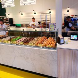 Lee's Donuts - Interior