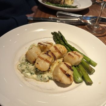 Seasons 52 - Caramelized Grilled Sea Scallops - New American Near Me - Lone Tree, Colorado
