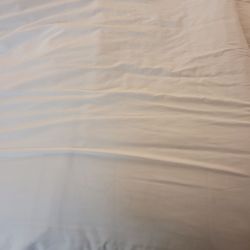 Red Roof Inn Fort Smith Downtown - Hair in the sheets that don't belong to me.