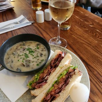 The Islay Inn - Mushroom soup with BLT - Pubs Near Me - Glasgow, GLG The Islay Inn - Mushroom soup with BLT - Pubs Near Me - Glasgow, GLG