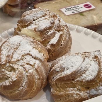 Sweetbites Cafe & Bakery - Cream puffs - Cupcakes Near Me - Mclean, Virginia