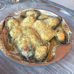 La Tour Genoise - 12 mussels as a starter with lots of herbs and butter