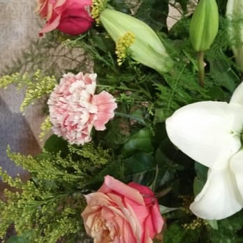 Buffalo Floral & Landscaping - Fried wilted brown roses - Florists Near Me - Buffalo, Minnesota Buffalo Floral & Landscaping - Fried wilted brown roses - Florists Near Me - Buffalo, Minnesota