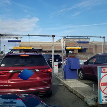 Elephant Car Wash - Two entrance lines. The gates alternate opening. - Car Wash Near Me - Maple Valley, Washington