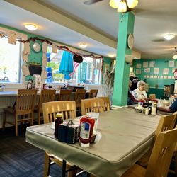 Lady Di's Deli & Diner - Inside