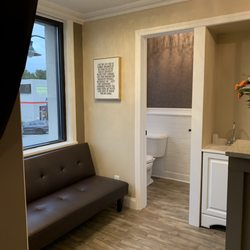 Brushed Tanning Studio - Seating area