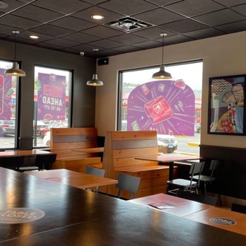 Taco Bell - INT. DINING AREA - Fast Food Near Me - Southington, Connecticut