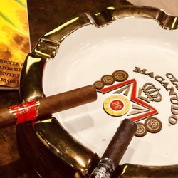 Smokin Joes Trading Post - Sample Macanudo Cigars. Pretty decent smokes.