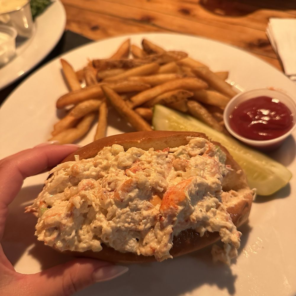 Port Edward Restaurant - Lobster roll - Seafood Near Me - Algonquin, Illinois Port Edward Restaurant - Lobster roll - Seafood Near Me - Algonquin, Illinois
